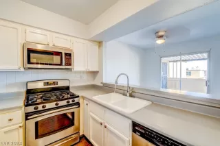 Photo #4: 2580708 Listing