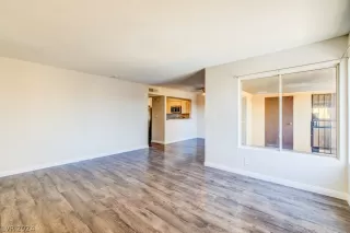 Photo #6: 2580708 Listing