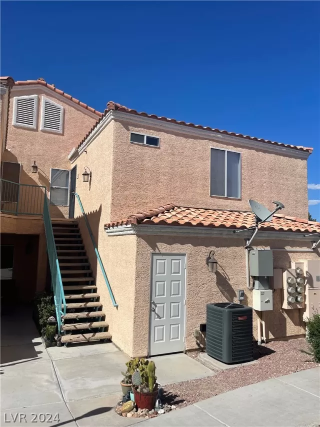 MLS: 2580750 Condo For Sale