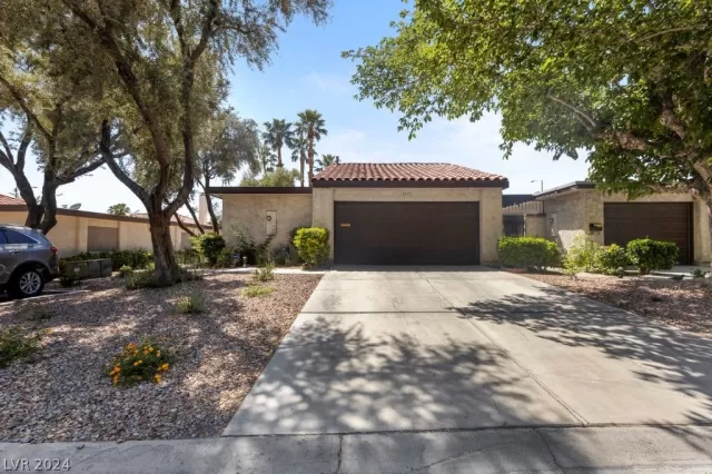 MLS: 2580790 Condo For Sale