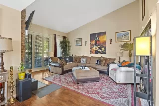 Photo #5: 2580790 Listing