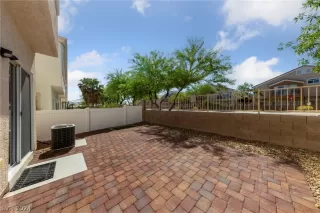 Photo #3: 2580821 Listing