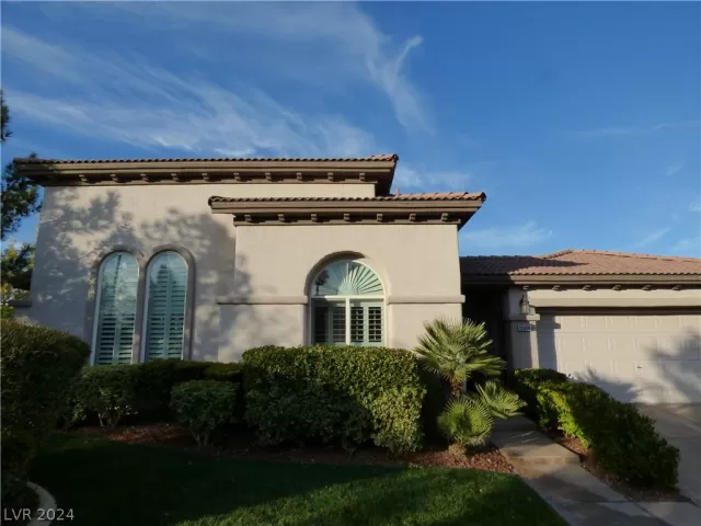 MLS: 2580826 Condo For Sale