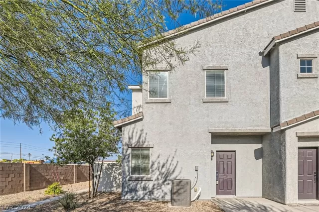 MLS: 2580838 Condo For Sale