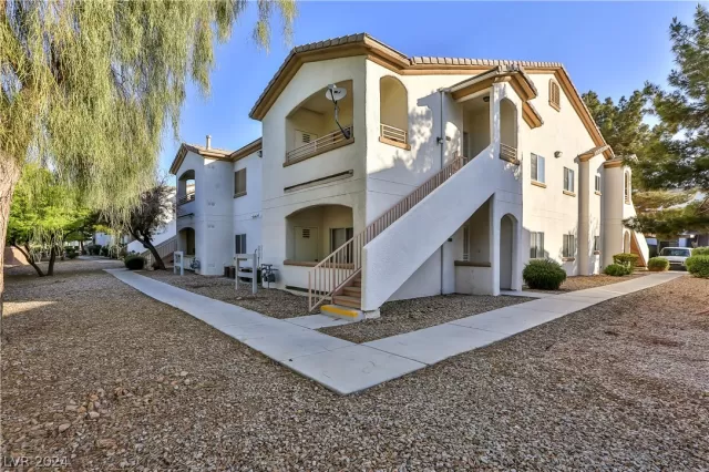 MLS: 2580864 Condo For Sale