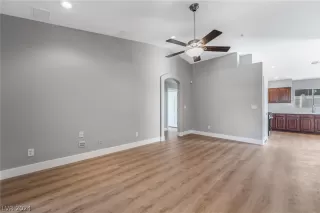 Photo #2: 2580879 Listing