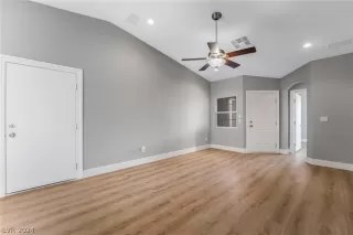 Photo #4: 2580879 Listing