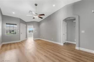 Photo #5: 2580879 Listing