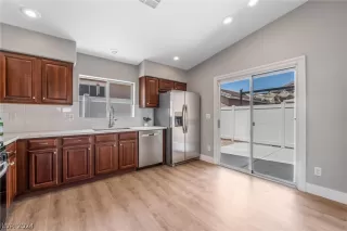 Photo #6: 2580879 Listing