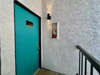 Photo #1: 2580887 Listing