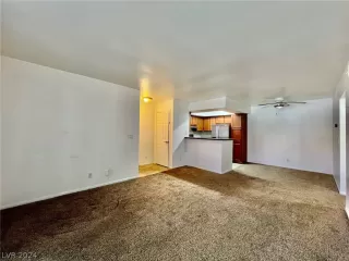 Photo #3: 2580887 Listing