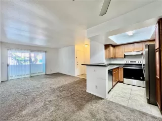 Photo #4: 2580887 Listing