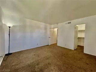 Photo #5: 2580887 Listing