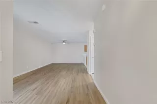 Photo #4: 2580901 Listing