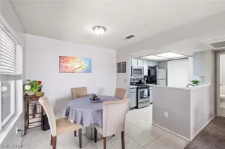 Photo #3: 2580902 Listing