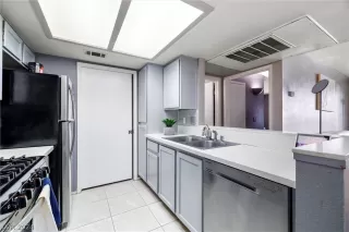 Photo #5: 2580902 Listing