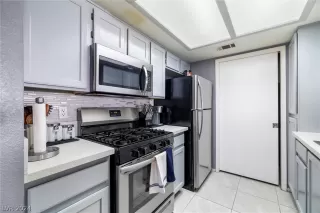 Photo #6: 2580902 Listing