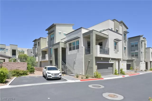 MLS: 2580952 Condo For Sale