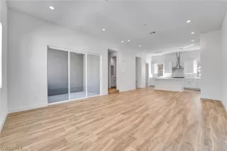 Photo #6: 2580979 Listing