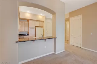 Photo #4: 2580995 Listing