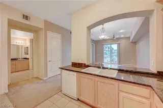 Photo #5: 2580995 Listing