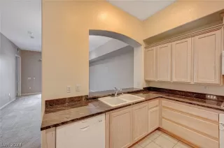 Photo #6: 2580995 Listing