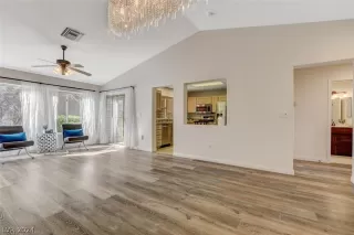 Photo #4: 2581049 Listing