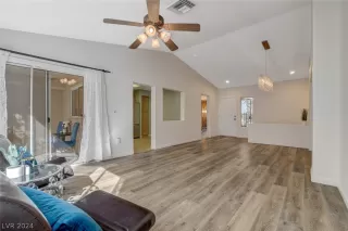 Photo #5: 2581049 Listing