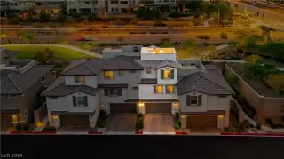 Photo #2: 2581057 Listing