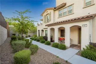 Photo #4: 2581057 Listing