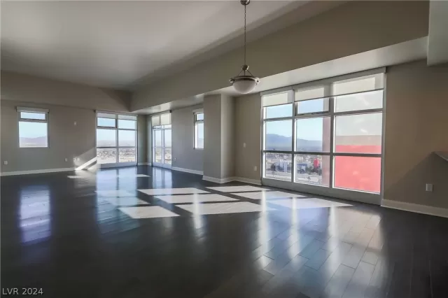 MLS: 2581116 Condo For Sale