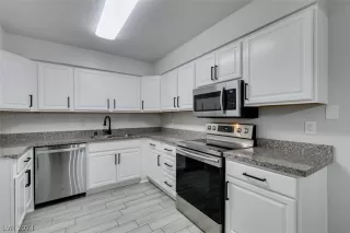 Photo #1: 2581157 Listing 