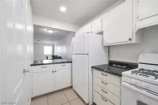 Photo #3: 2581164 Listing