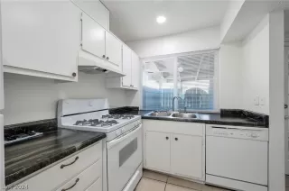 Photo #4: 2581164 Listing