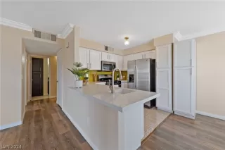 Photo #6: 2581307 Listing