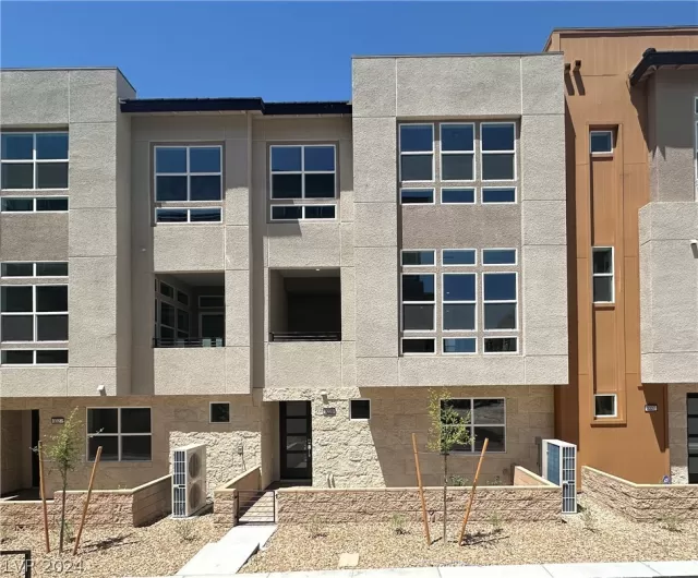 MLS: 2581337 Condo For Sale