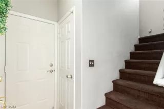 Photo #2: 2581423 Listing