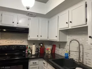 Photo #4: 2581468 Listing