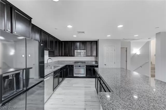 MLS: 2581490 Condo For Sale