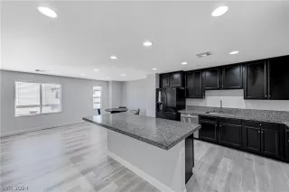 Photo #2: 2581490 Listing