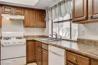 Photo #4: 2581607 Listing