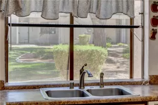 Photo #6: 2581607 Listing