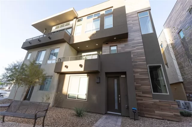MLS: 2581616 Condo For Sale