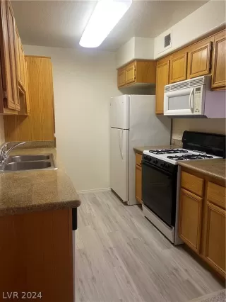 Photo #3: 2581693 Listing 