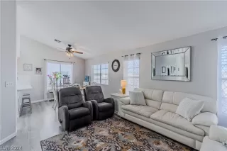 Photo #6: 2581750 Listing