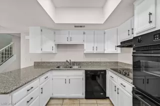 Photo #2: 2581755 Listing