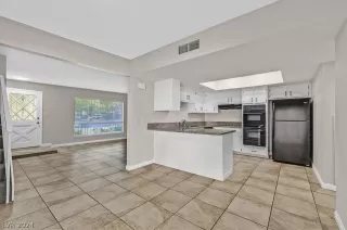 Photo #3: 2581755 Listing