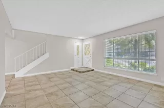 Photo #5: 2581755 Listing