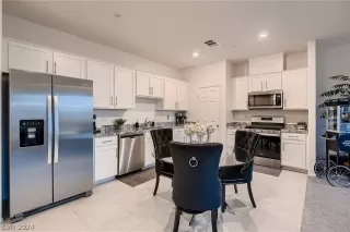 Photo #3: 2581872 Listing 