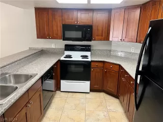 Photo #2: 2581902 Listing 